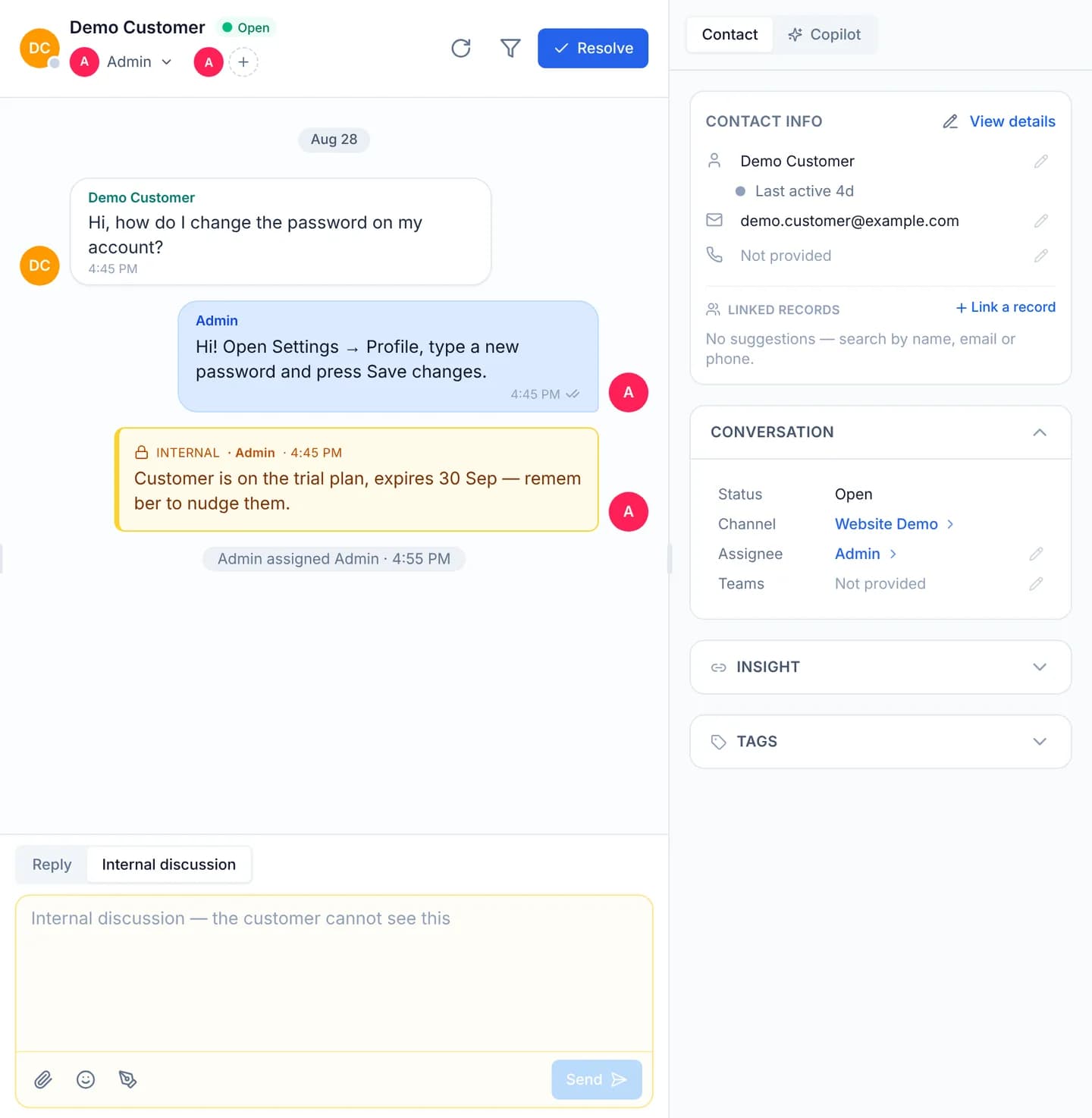 The same conversation with the composer switched to the Internal discussion tab on an amber background, above it a note bubble badged INTERNAL