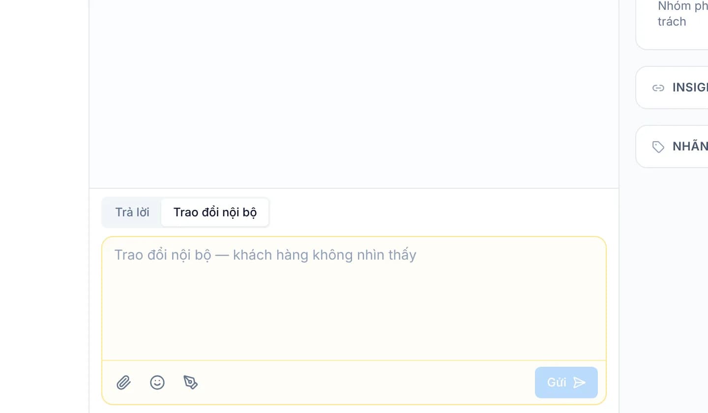Ô soạn tin đang ở tab Trao đổi nội bộ, nền đổi màu và dòng gợi ý ghi Trao đổi nội bộ — khách hàng không nhìn thấy