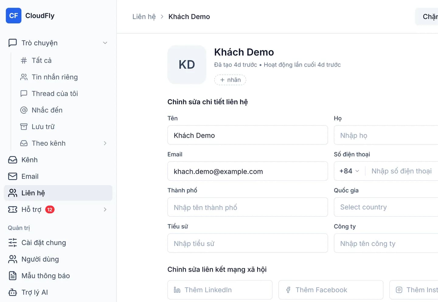 Đầu trang hồ sơ của một khách demo: đường dẫn Liên hệ, tên khách, nút Chặn liên hệ và nút Gửi tin nhắn màu xanh ở góc phải
