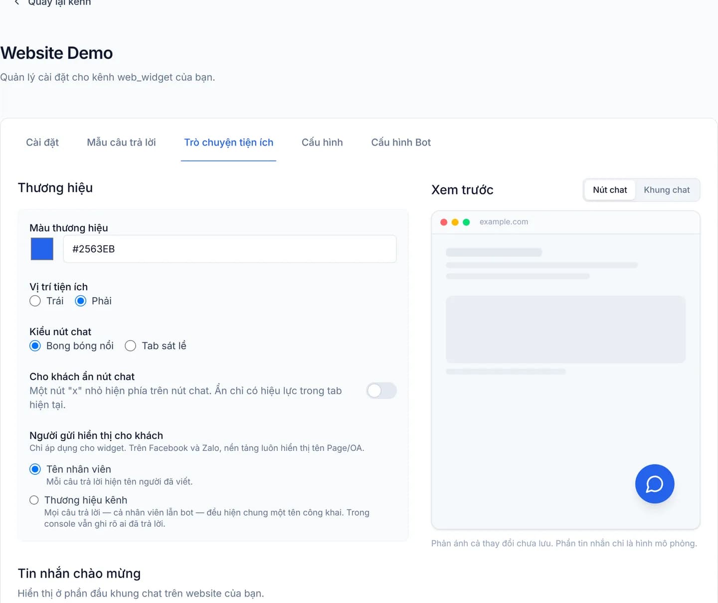 Tab Trò chuyện tiện ích: cột trái là biểu mẫu Thương hiệu với ô màu, hai lựa chọn vị trí và hai kiểu nút chat; cột phải là khung Xem trước dựng lại trang web giả với nút chat ở góc